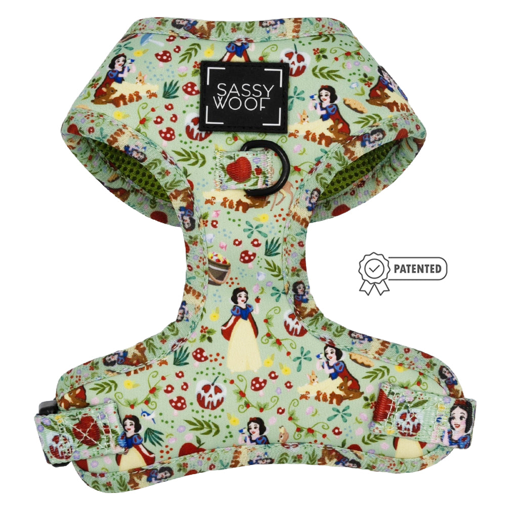 Sassy Woof’s Dog Two Piece Bundle – Disney’s Snow White is an adjustable harness featuring Disney princess flair, perfect for your pup and adapts as they grow with our Puppy Growth Pawtection Plan.