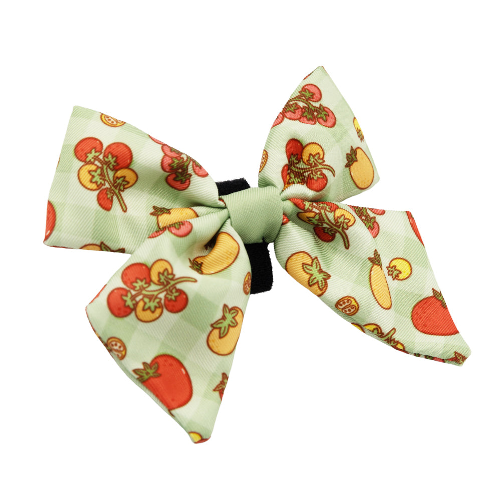 The Sassy Woof Dog Sailor Bow - Feeling Vine is a light green fabric bow from our plant-inspired collection, featuring red, yellow, and orange cartoon tomatoes and tomato slices.