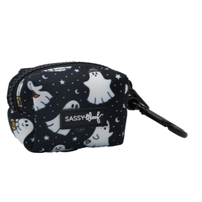 Bring some spooky style to your Halloween walks with the Sassy Woof Dog Waste Bag Holder - Lil Boo Thing—a small black zippered pouch adorned with playful white cartoon ghosts, stars, and moons. This handy accessory features a Sassy Woof label and a sturdy black clip for easy attachment to your trick-or-treat dog collar or ghost dog harness, making it the perfect addition to your collection of Halloween dog accessories.