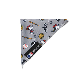 The Sassy Woof Dog Bandana - MLB™ x Peanuts™ Chicago White Sox™ is a gray, triangular mesh bandana featuring Snoopy and baseball-themed Peanuts illustrations, plus White Sox logos on a black tag.