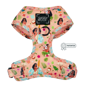 The Sassy Woof Harness Three Piece Bundle – Disney’s Moana features a peach design with Moana, tropical leaves, and flowers. Adjustable fit with a black D-ring—ideal for your puppy’s growth.