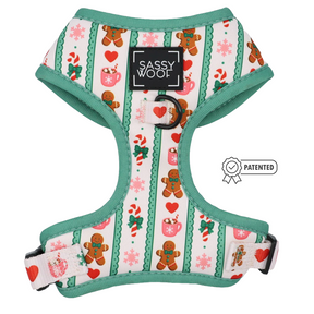 Celebrate the holidays with the Sassy Woof Dog Two Piece Bundle - Cocoa & Cookies. This adjustable harness from the Cocoa & Cookies collection showcases a charming gingerbread men, hearts, and snowflakes design, accented with a green trim and the signature Sassy Woof label on the front. Complete with a patented badge on the right, this festive harness makes an ideal addition to your dog’s holiday accessories.